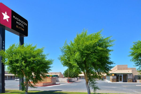 M STAR INN AND SUITES BLYTHE (Blythe)